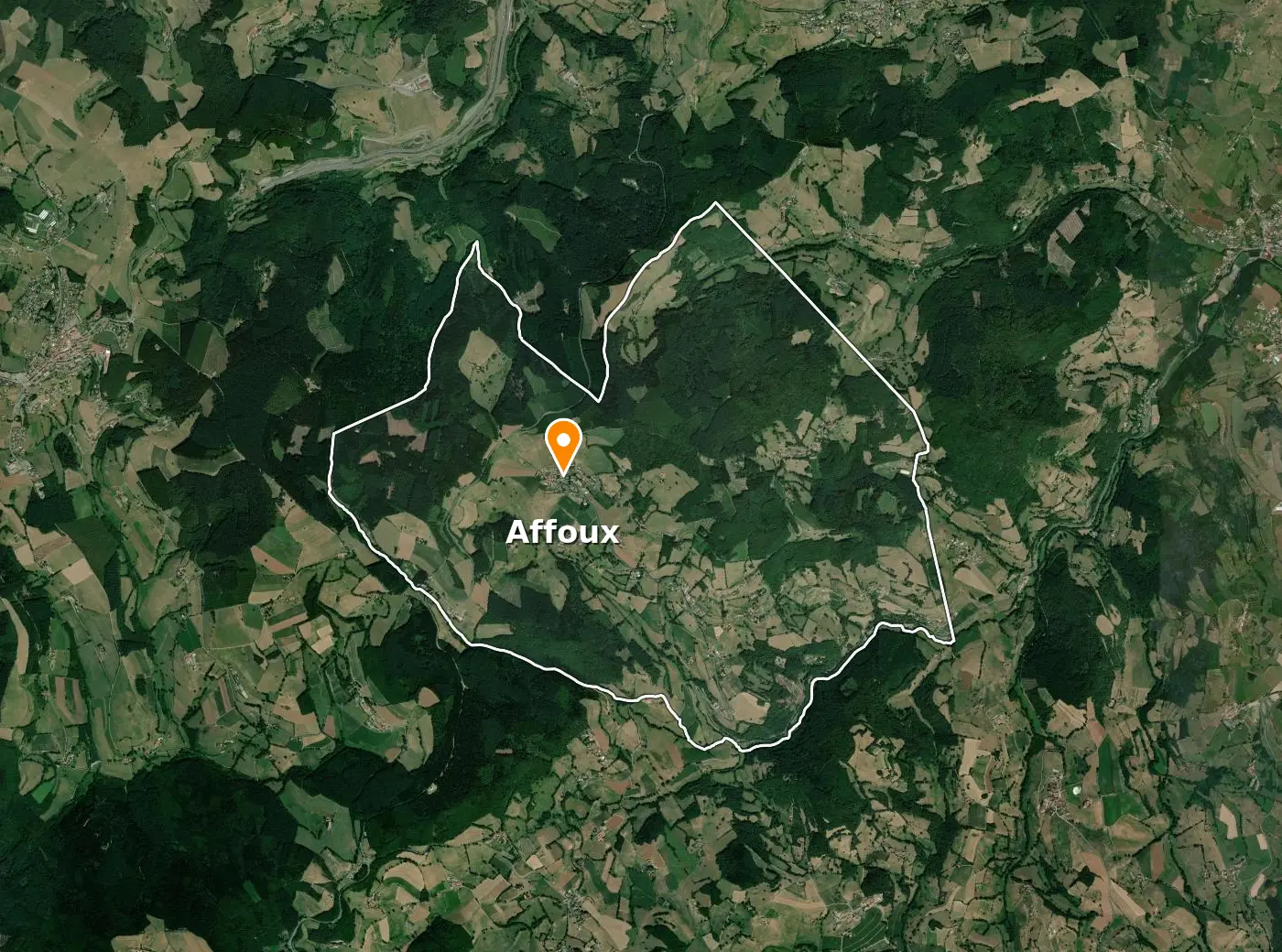Vue satellite de la commune de Affoux avec son contour
