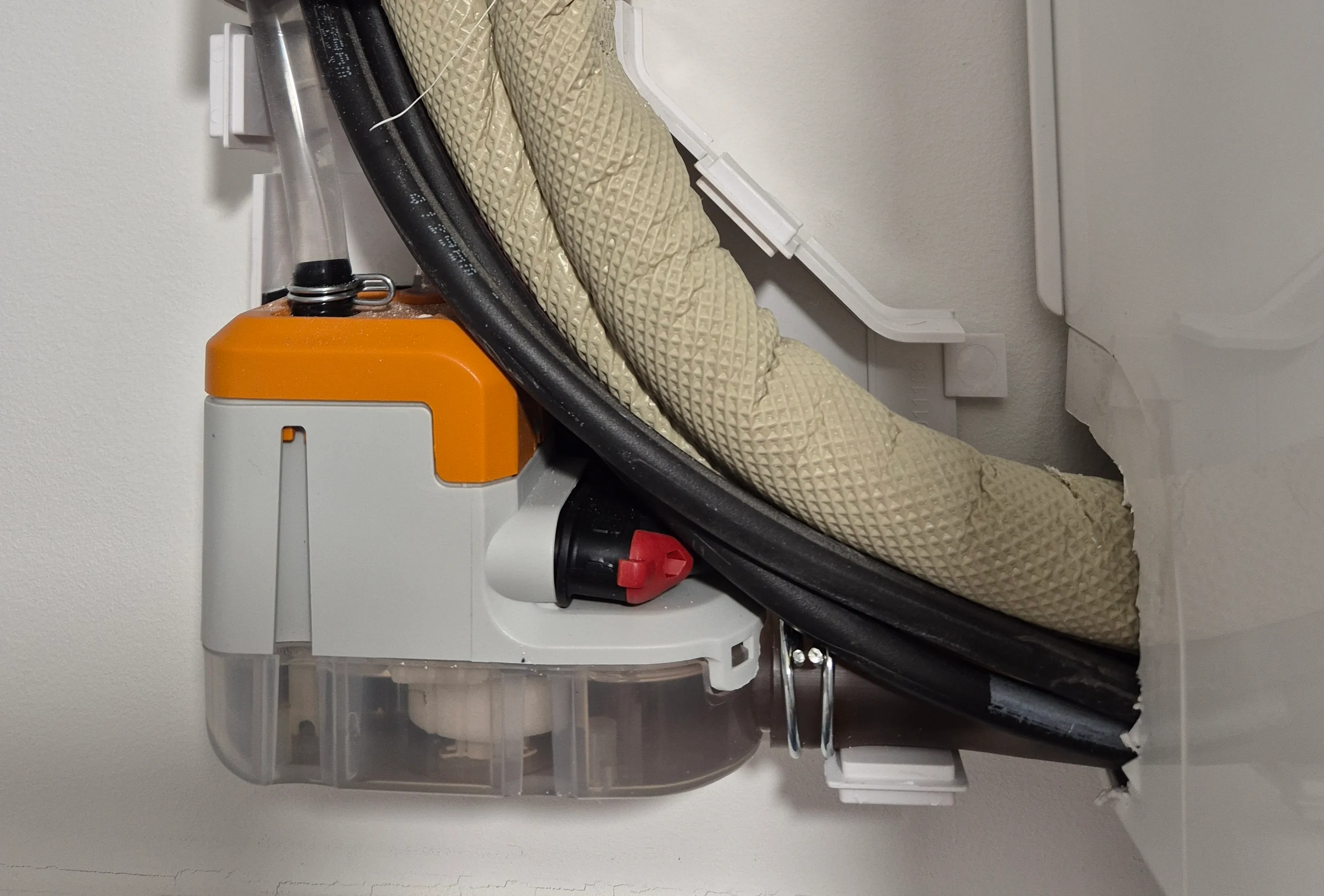 Remplacement pompe de relevage de condensats silencieuse